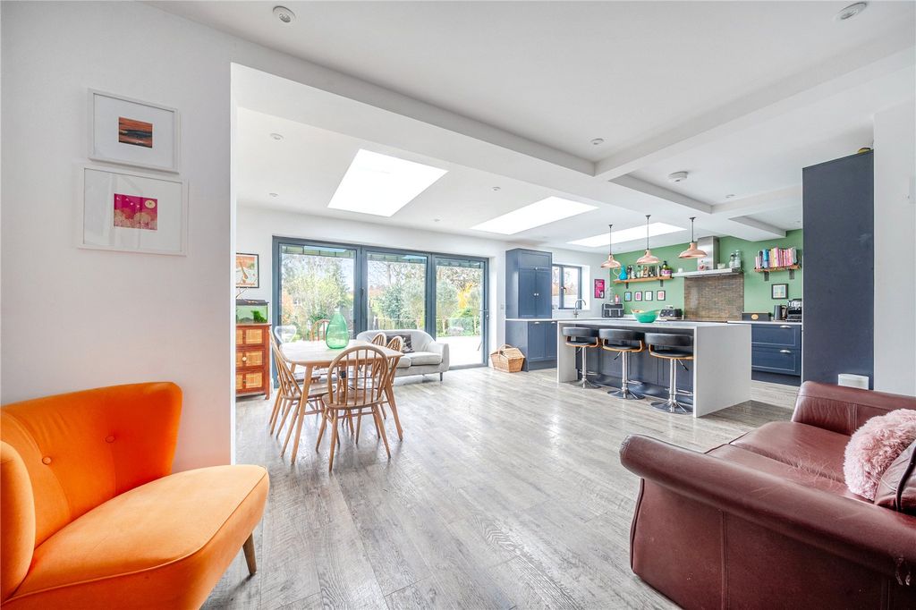 Property photo 2 of 17 Picture No. 16