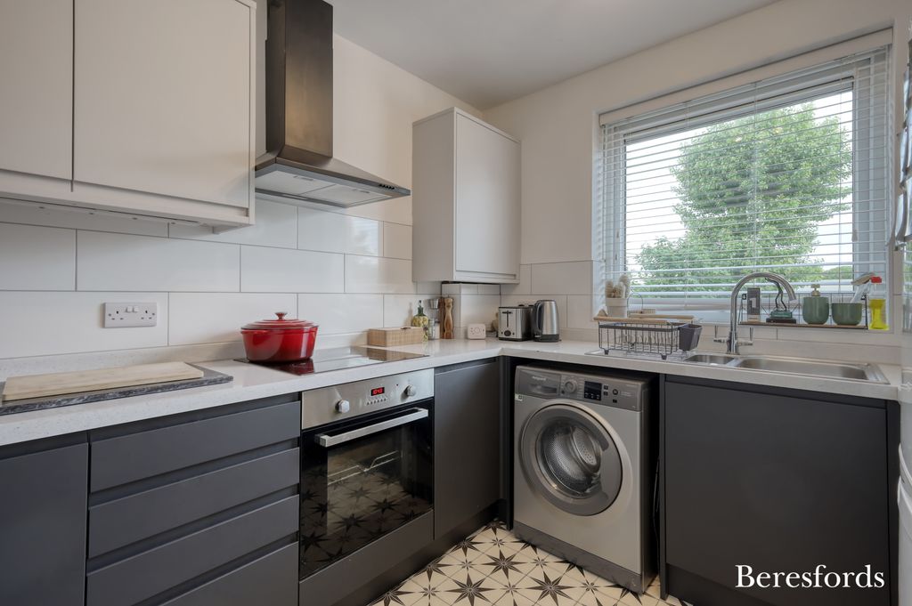 Property photo 2 of 10 Kitchen