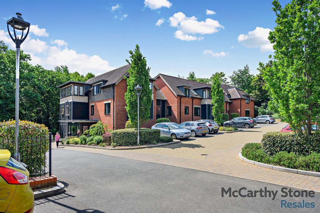 Property photo 1 of 17 8651400-Exterior04-800.Jpg