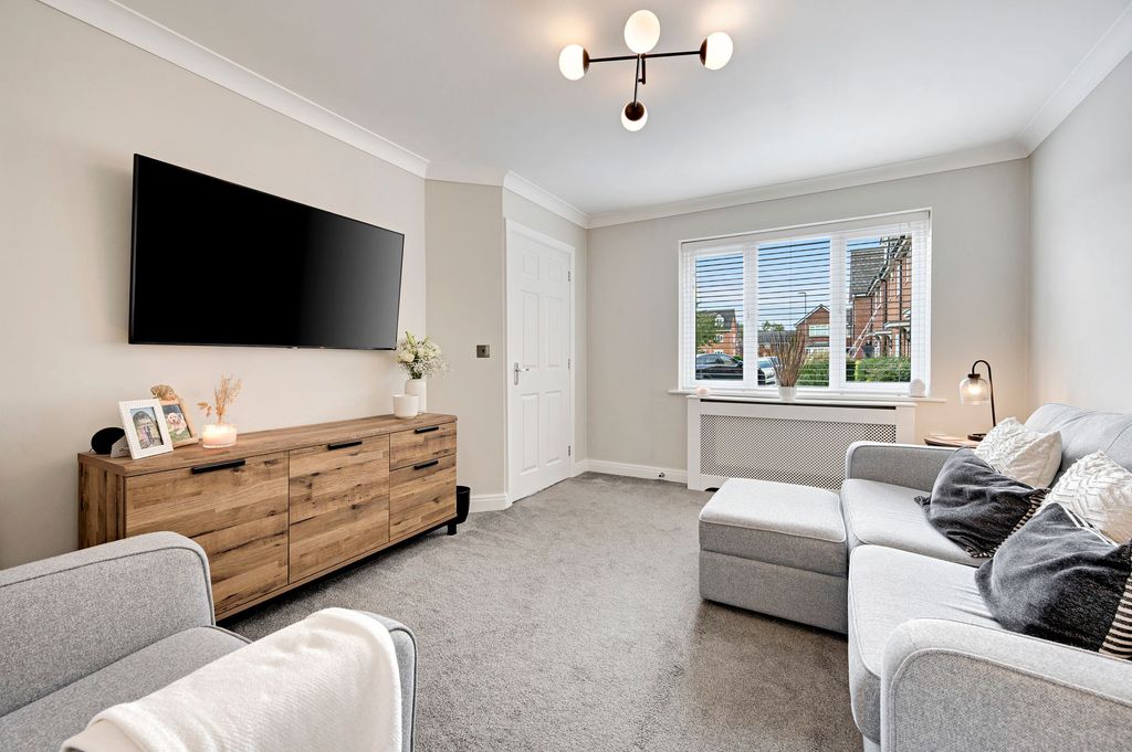 Property photo 3 of 32