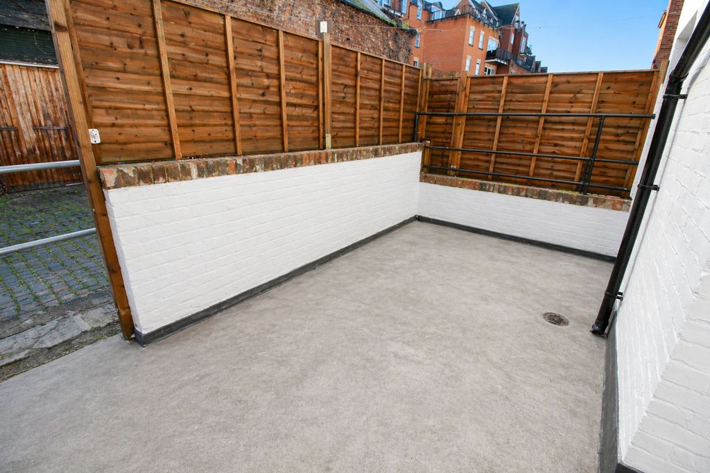 Property photo 2 of 10 Courtyard