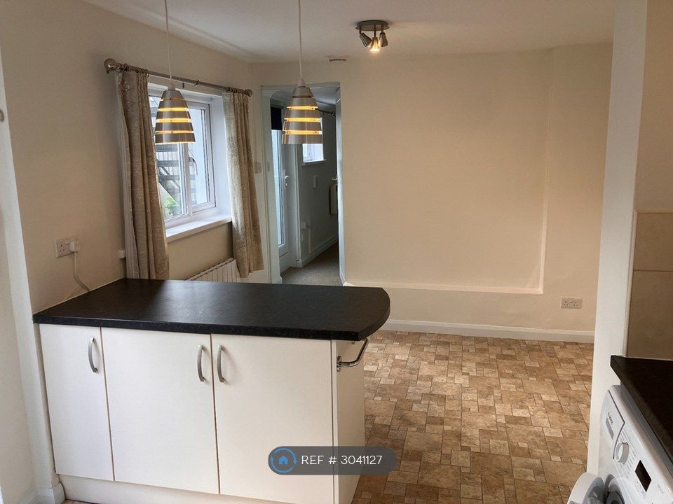 Property photo 1 of 9 Kitchen Dining Area