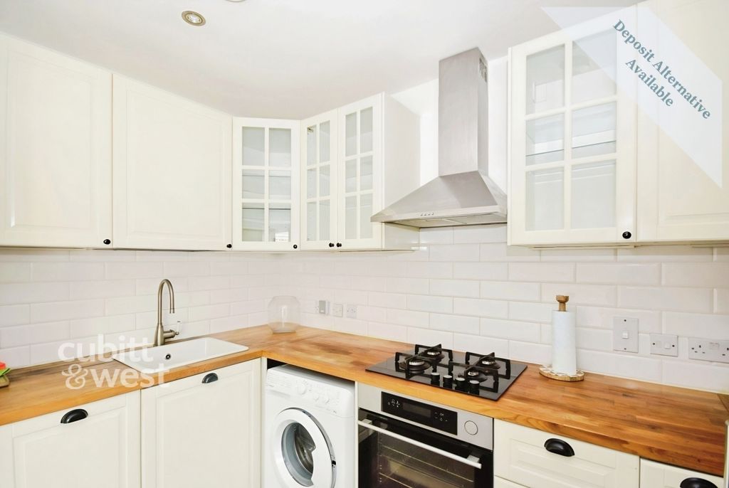 Property photo 2 of 10 Kitchen