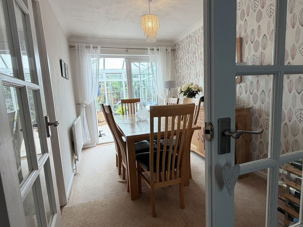 Property photo 3 of 18 4
