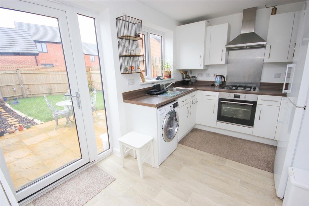 Property photo 3 of 16 Kitchen 1.Jpg