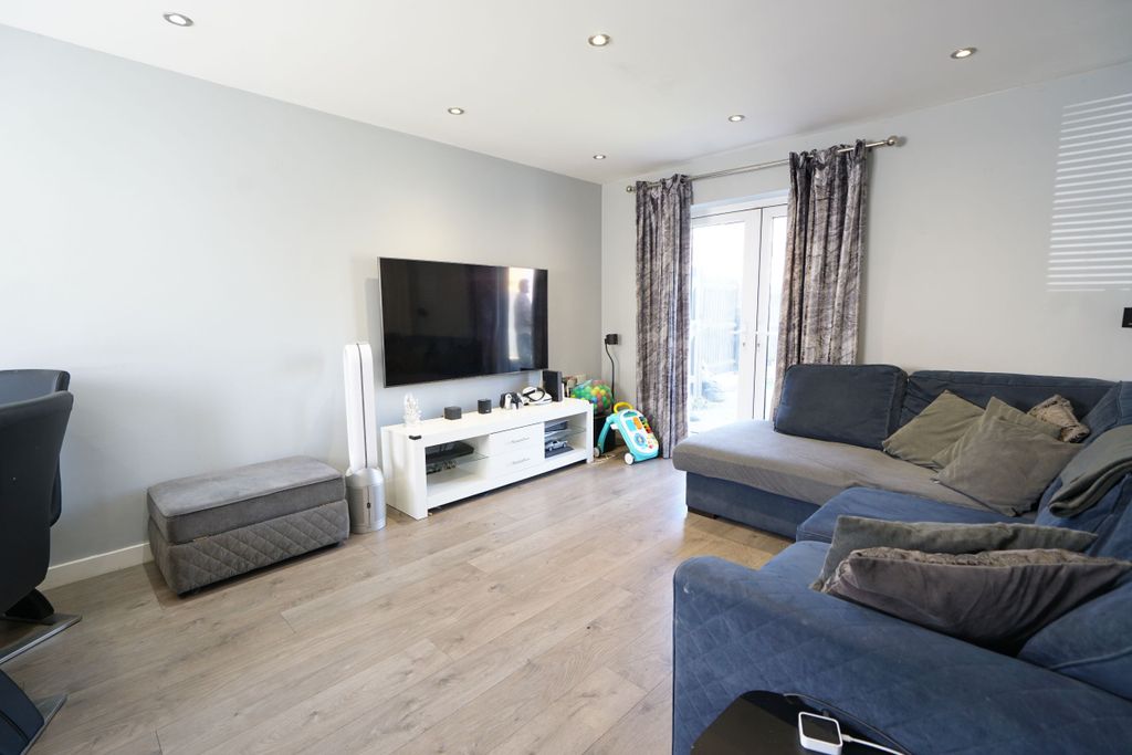 Property photo 2 of 23