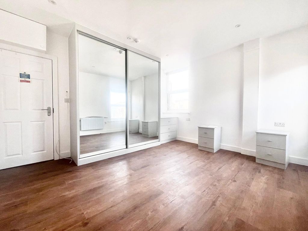 Property photo 1 of 5 Studio