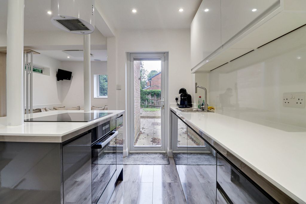Property photo 3 of 18 Kitchen