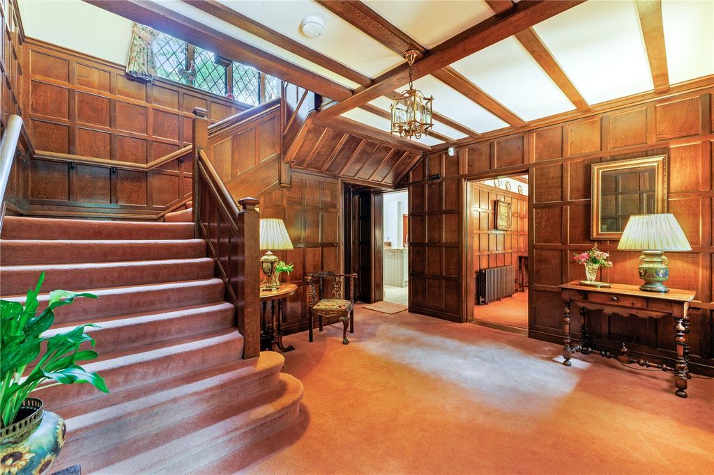 Property photo 3 of 22 Entrance Hall