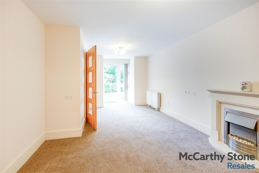 Property photo 2 of 22 8693612-Interior08.Jpg