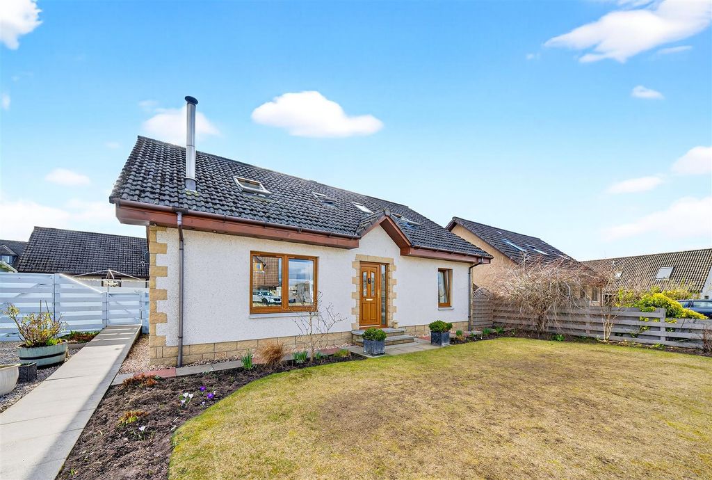 Property photo 1 of 21 1-3-Cononbrae-Close-Conon-Bridge-Dingwall-IV78Bf-F