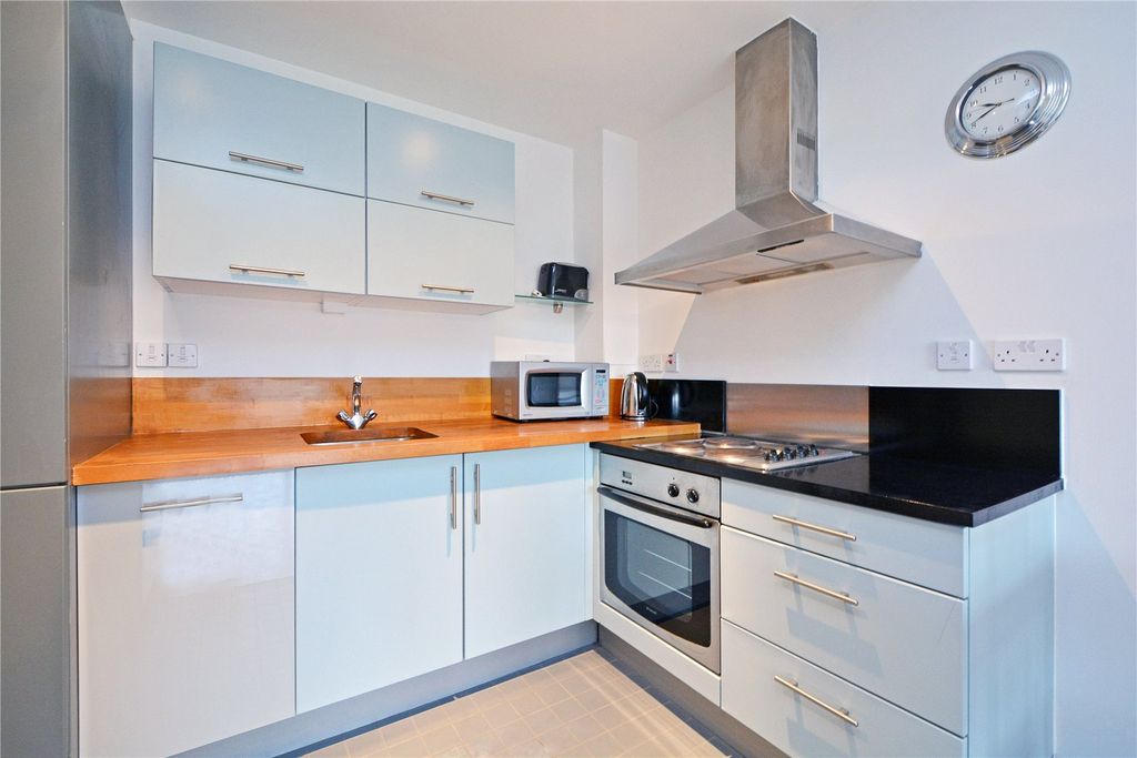 Property photo 3 of 5 Kitchen