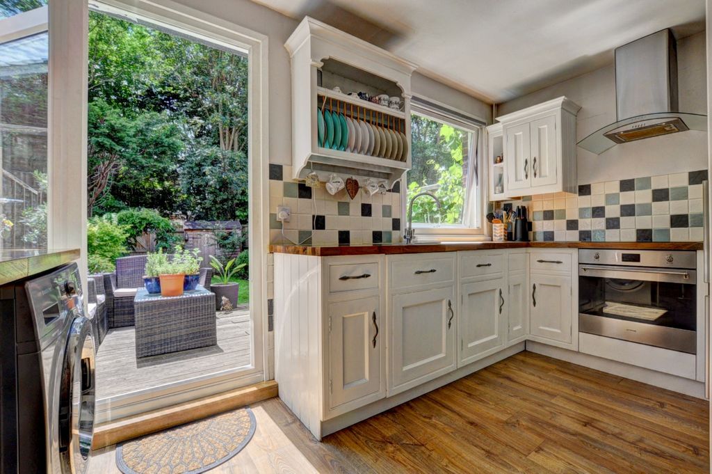 Property photo 2 of 13 30003410-Hr-2