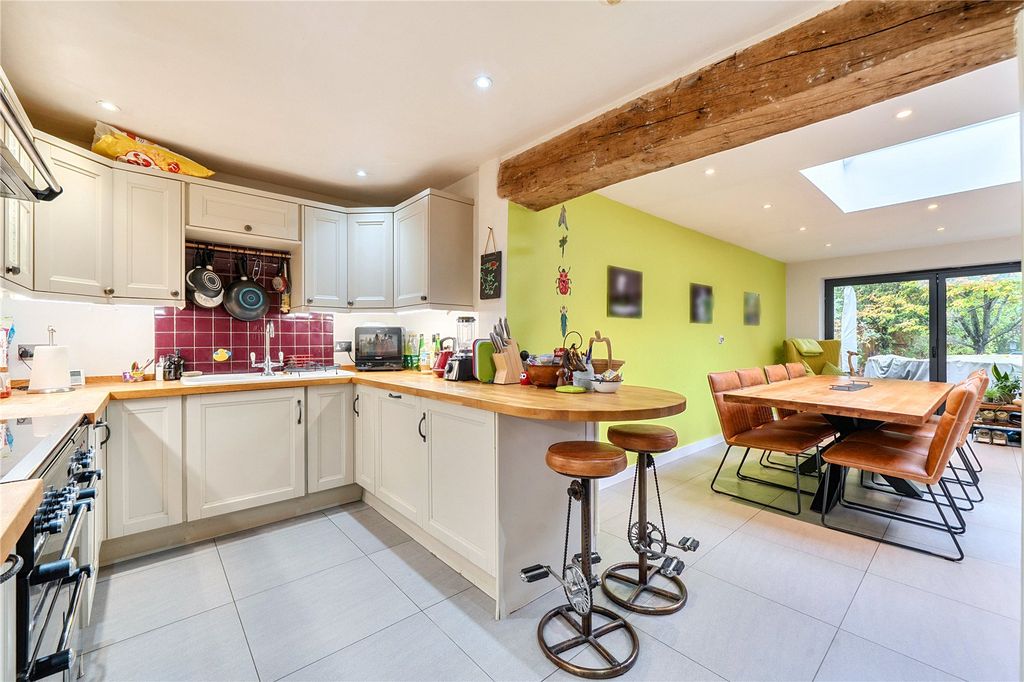 Property photo 2 of 17 Picture No. 24