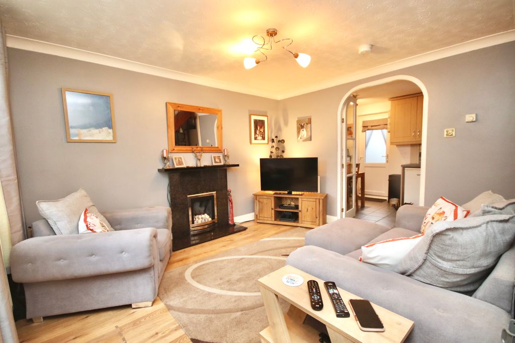 Property photo 2 of 10