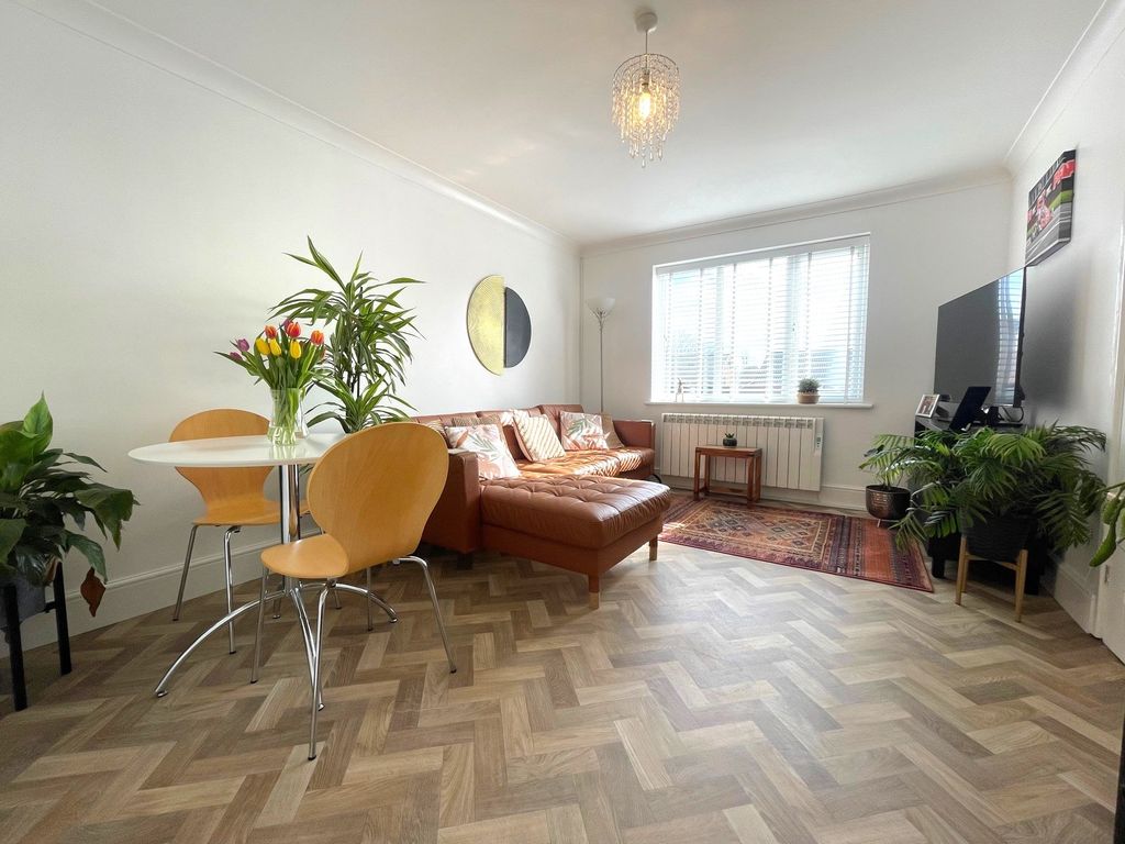 Property photo 2 of 13 Photograph 2