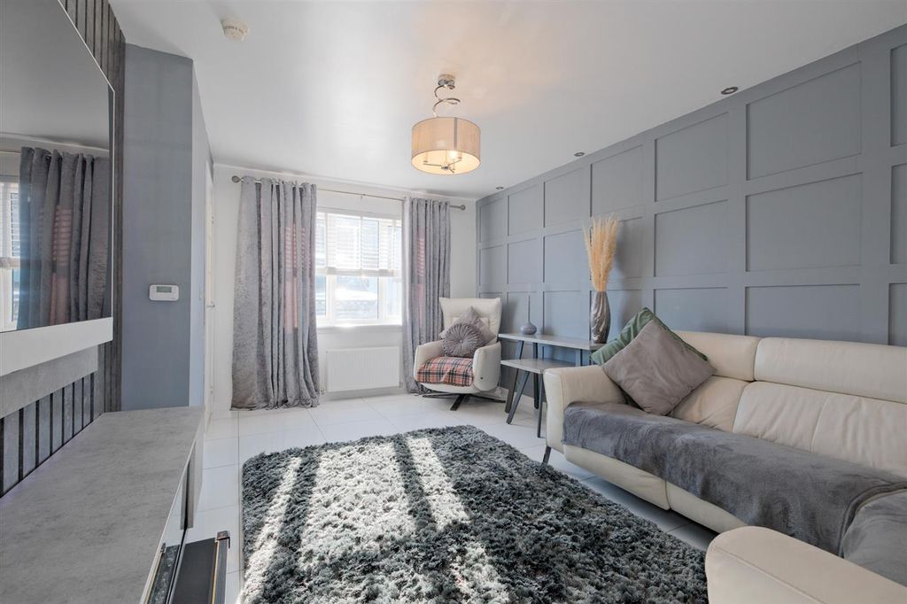 Property photo 3 of 27