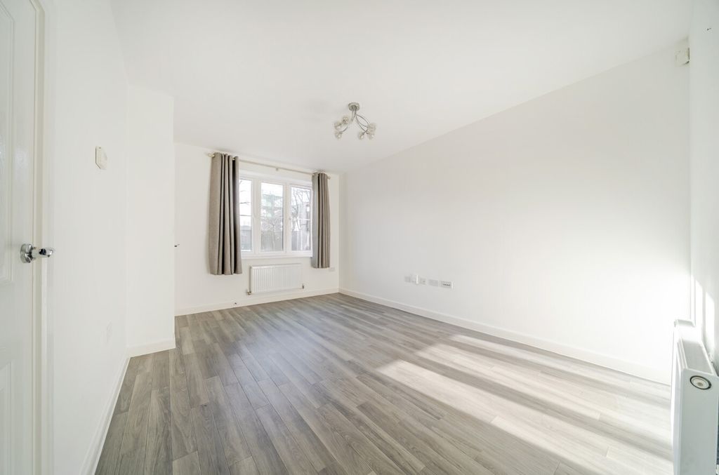 Property photo 2 of 12 1388916-14-693Ac7...