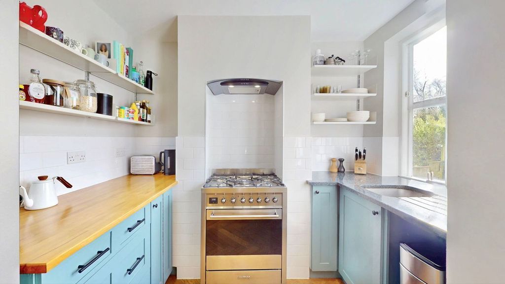 Property photo 3 of 9 Photo 8