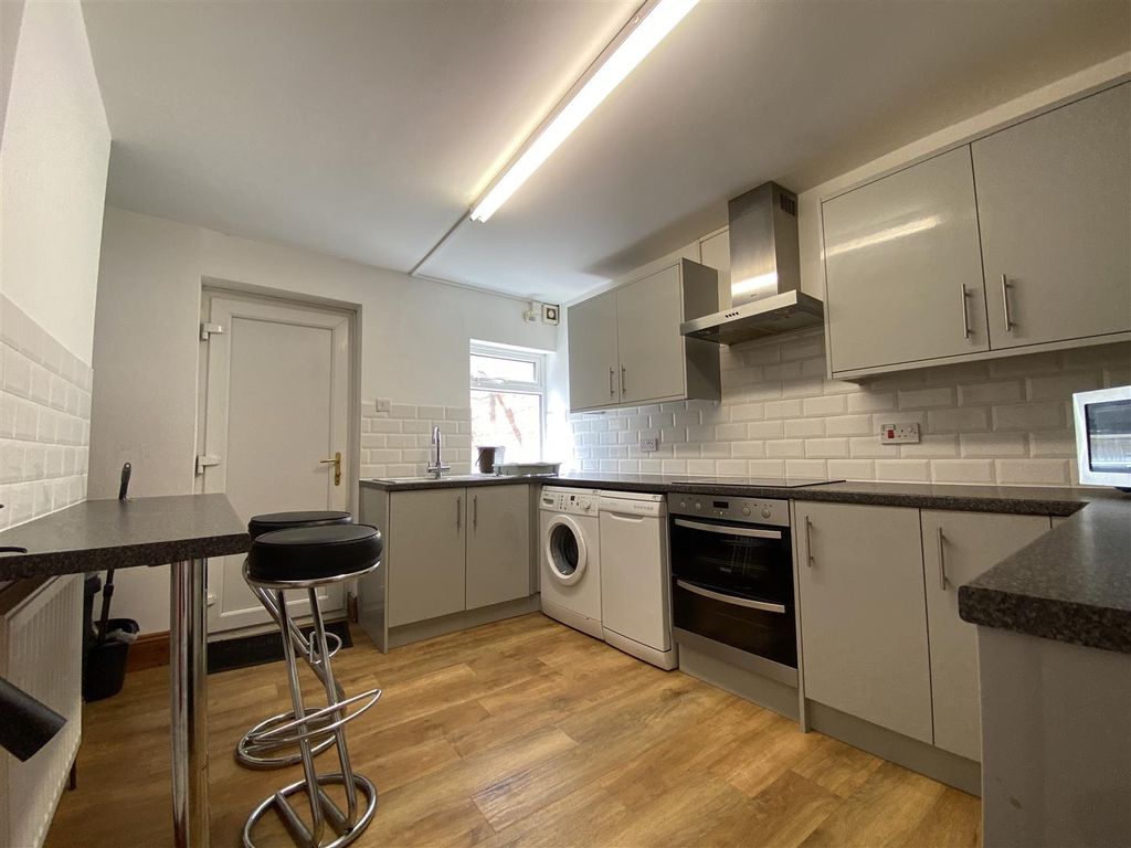 Property photo 2 of 20 Kitchen 1.Jpg