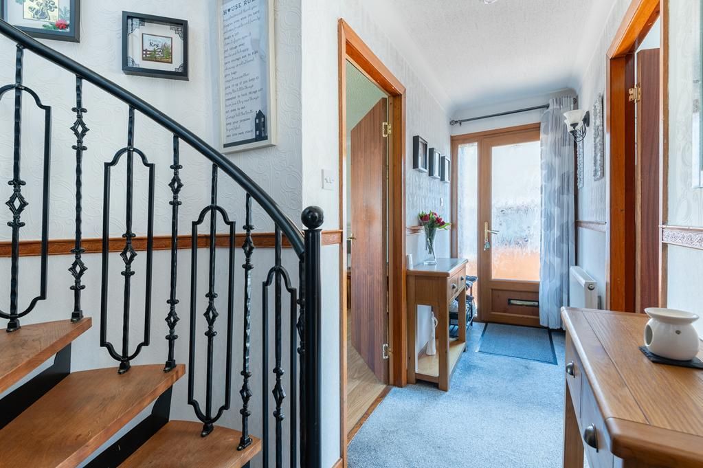 Property photo 3 of 27 Cup1466Seg Entrance Hall.Jpg