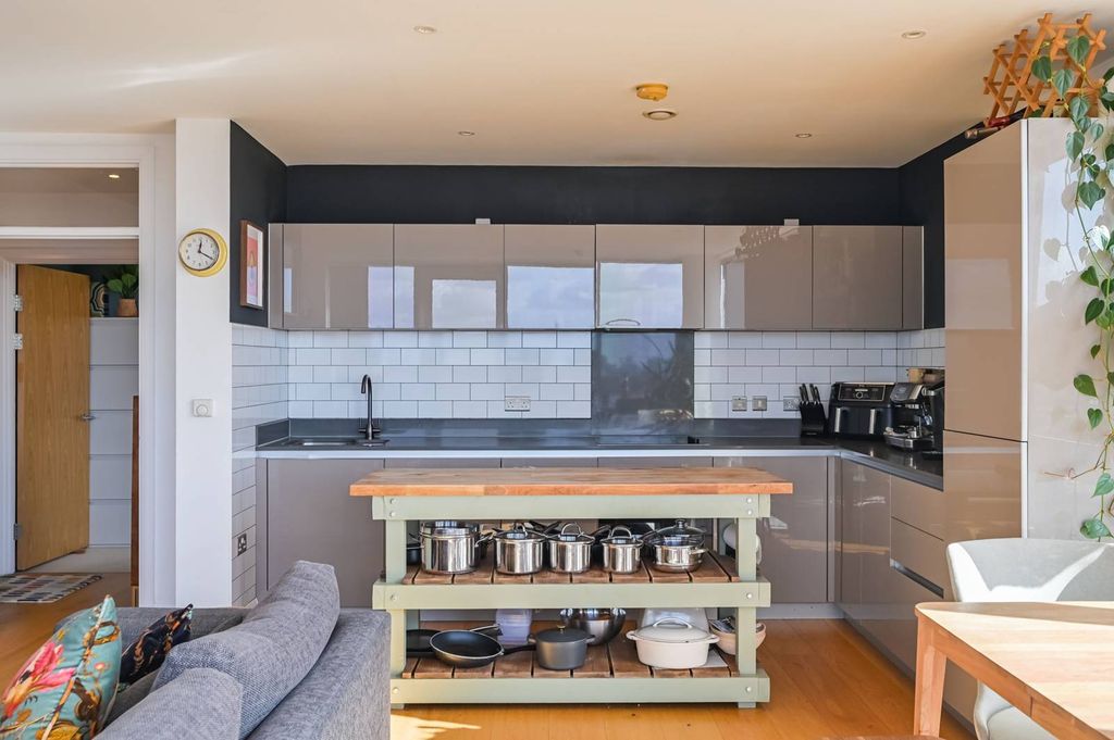 Property photo 1 of 26