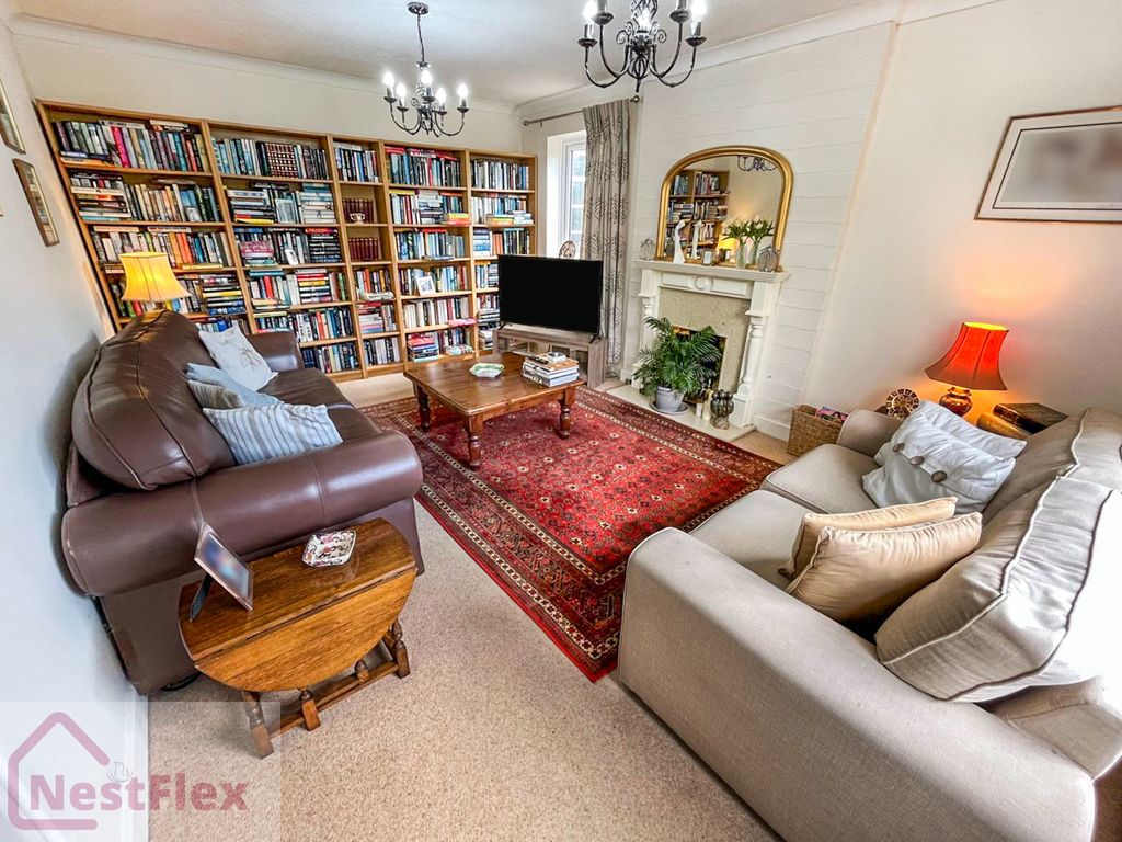Property photo 3 of 32 Living Area - 15 Trafalgar Square .Isxde