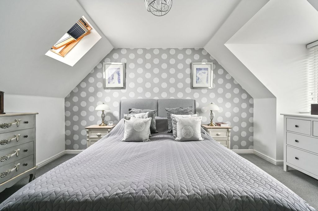 Property photo 2 of 25