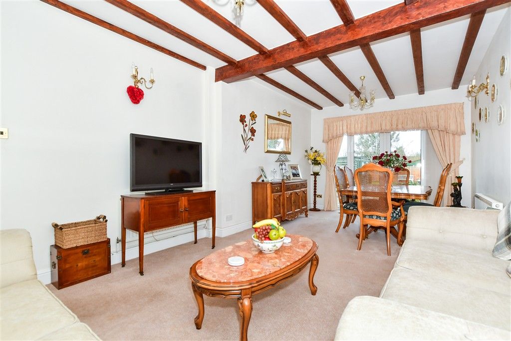 Property photo 1 of 8 Lounge