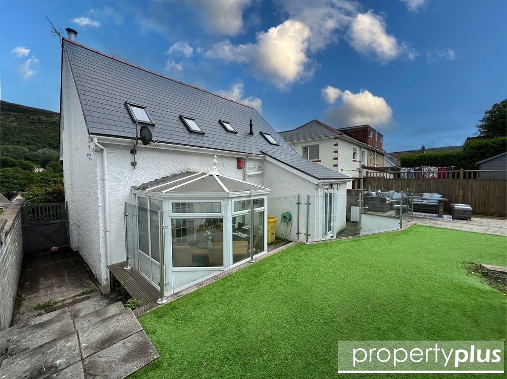 Property photo 2 of 19 Picture No. 01