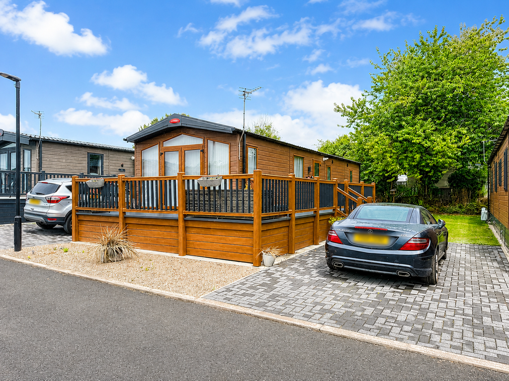 Property photo 1 of 20 External