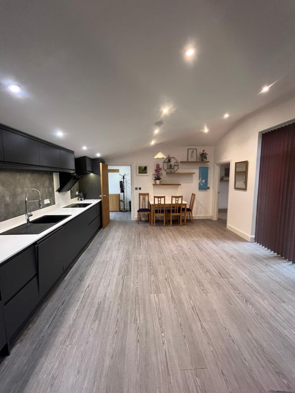 Property photo 1 of 9 Cover