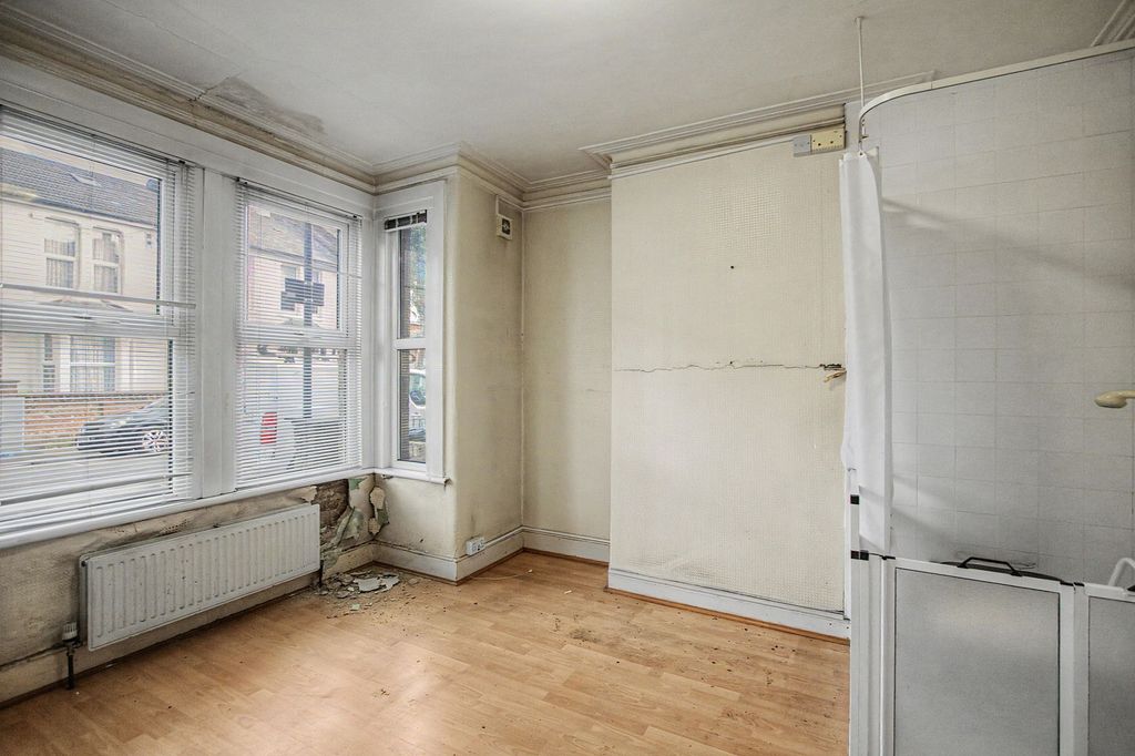 Property photo 2 of 16 199 Norman Road, Leytonstone, London E11 4Rj