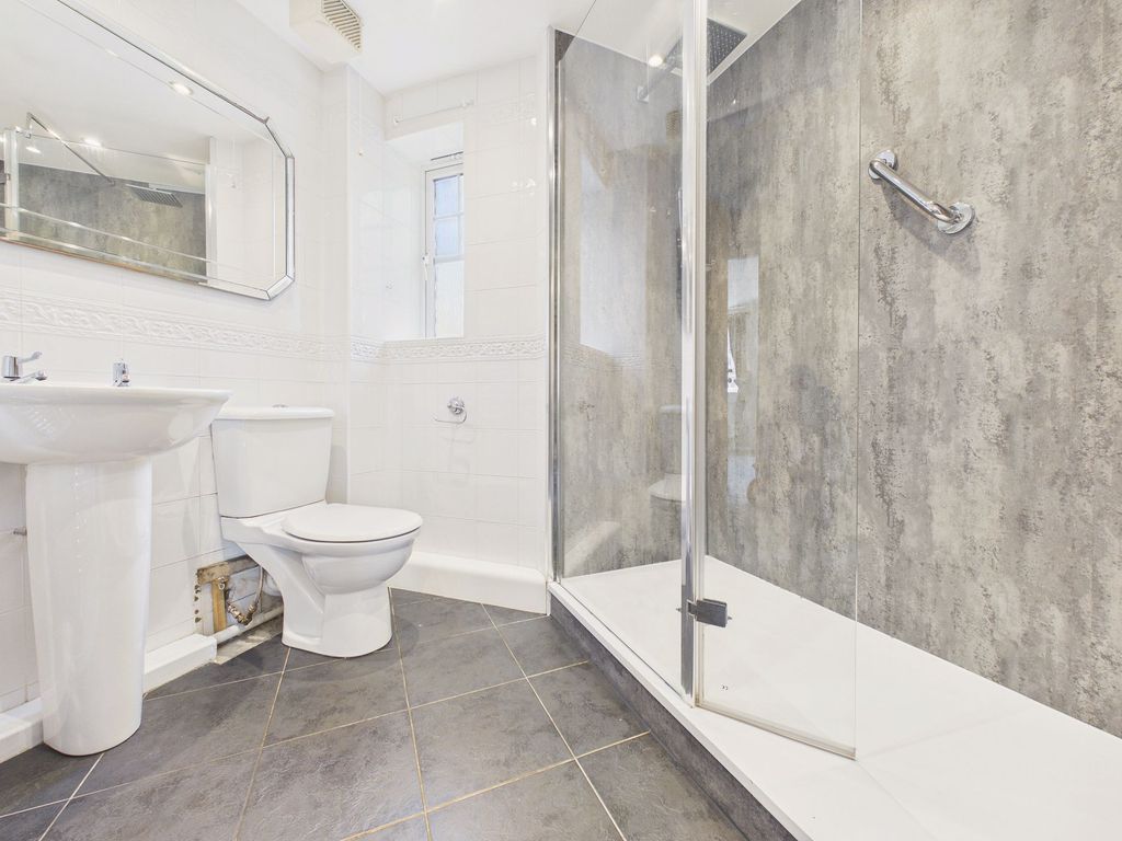 Property photo 3 of 12 Bathroom