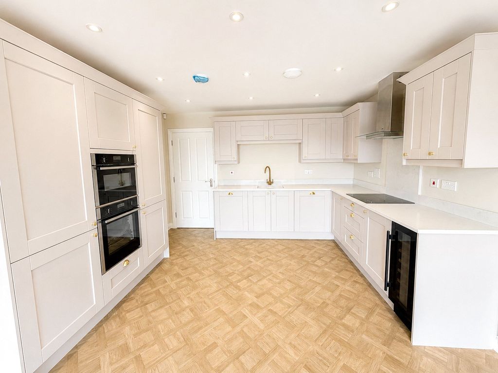 Property photo 2 of 18 Picture No. 06