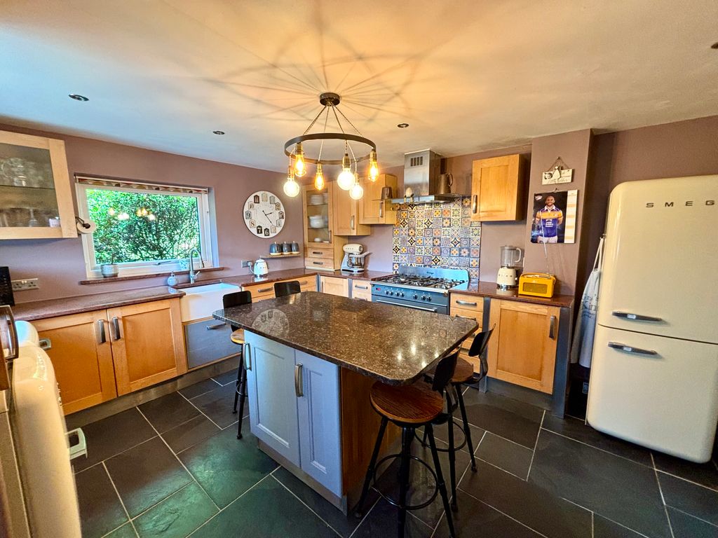 Property photo 2 of 24 Dining Kitchen