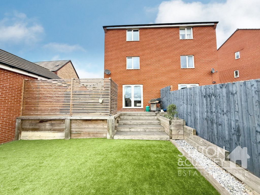 Property photo 2 of 27