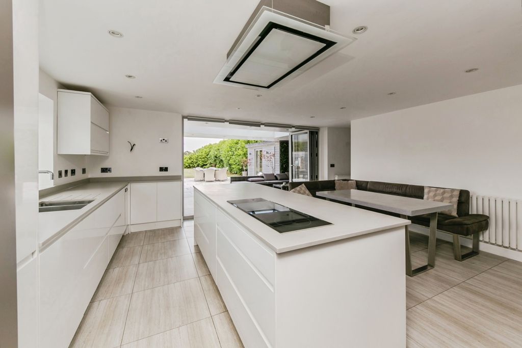 Property photo 2 of 42 Pbox-Img.Jpg