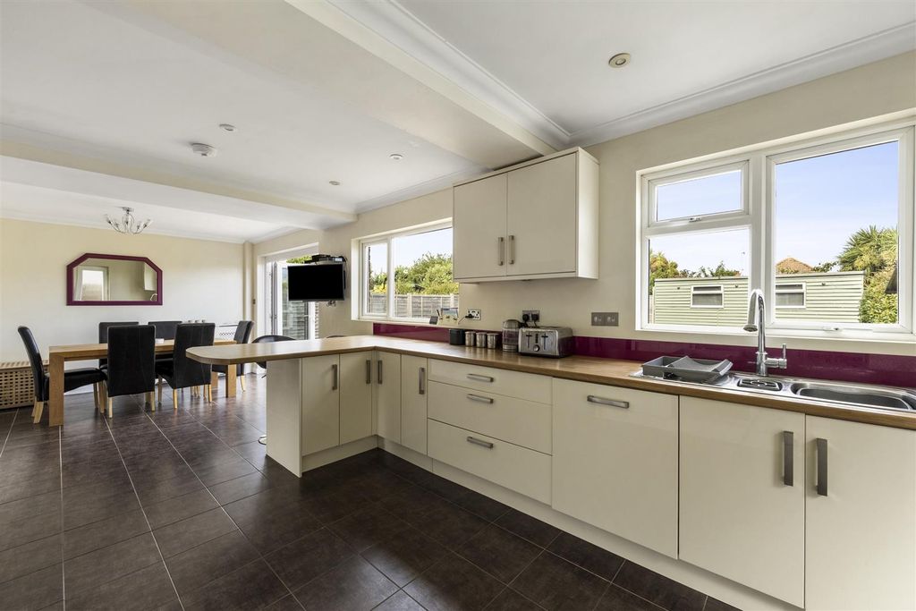Property photo 1 of 17 The Boulevard Worthing, 34-013.Jpg