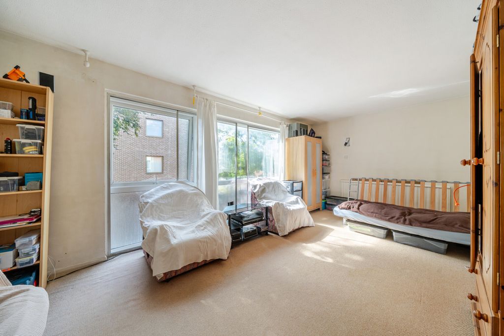 Property photo 2 of 15 1348131-13-68c008...