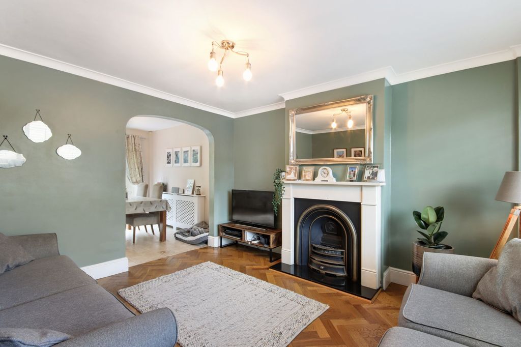 Property photo 3 of 33