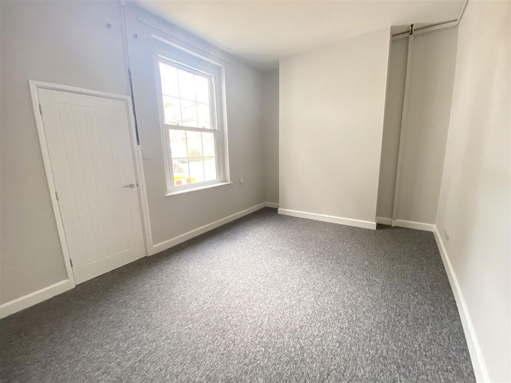 Property photo 3 of 4 Studio Room