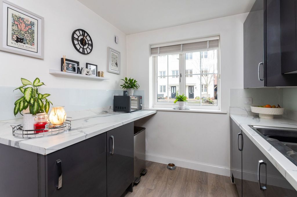 Property photo 3 of 36