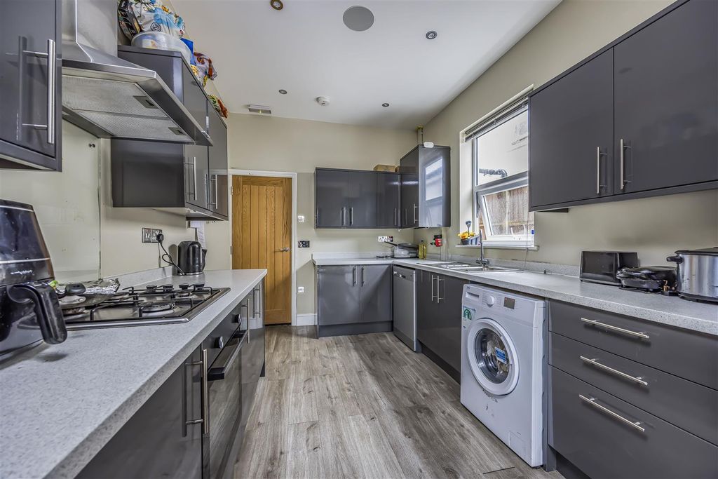 Property photo 3 of 16 5 Wyndcliffe Road, Southsea-Porticomarketing-Nexa-
