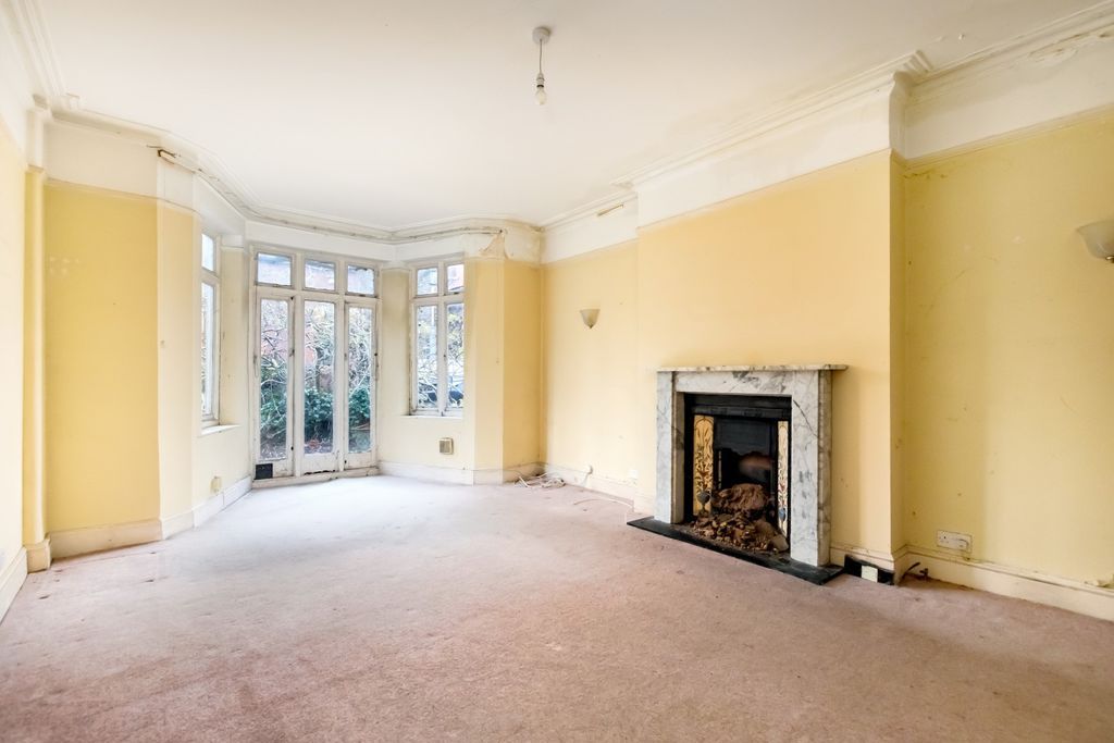 Property photo 3 of 16 Sitting Room