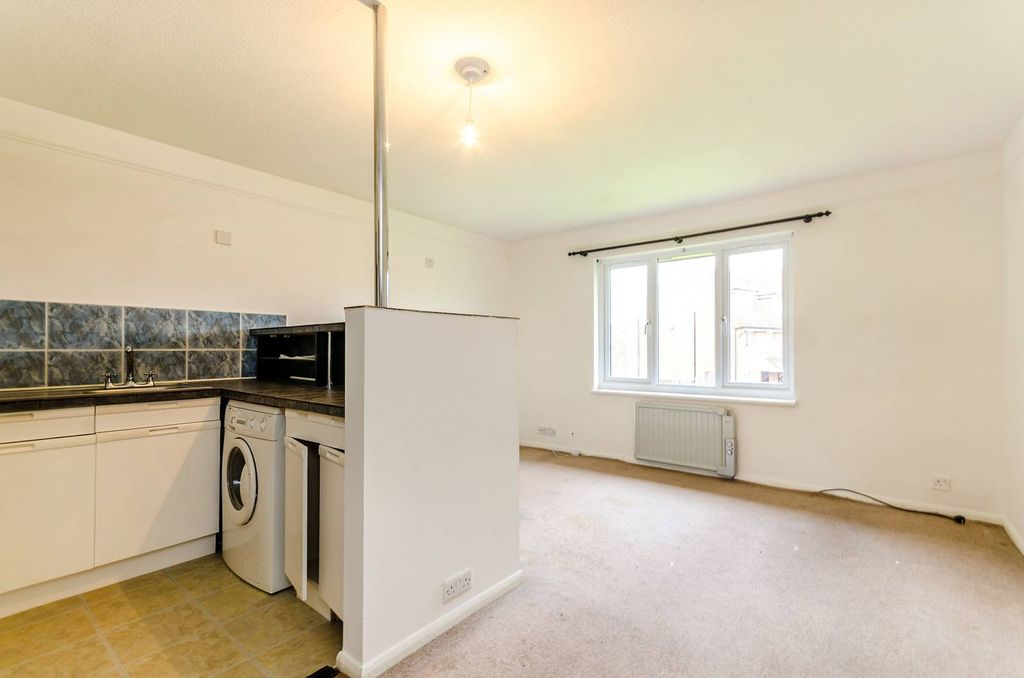Property photo 1 of 8