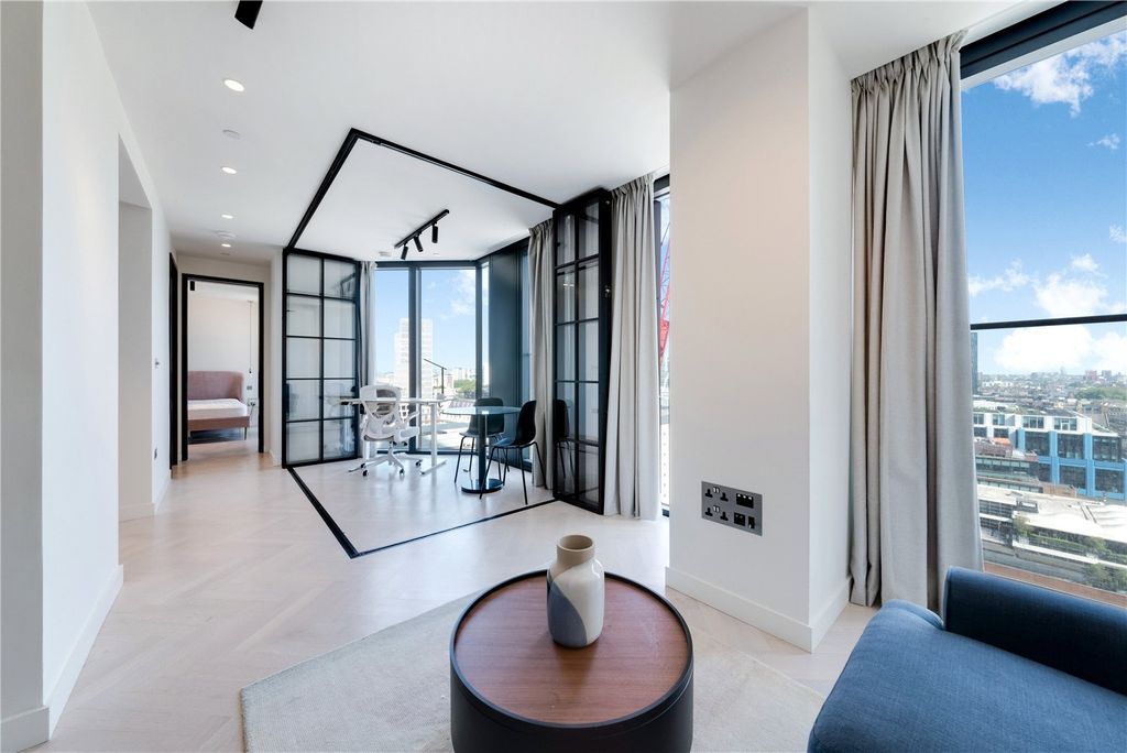 Property photo 2 of 14 One Crown Place