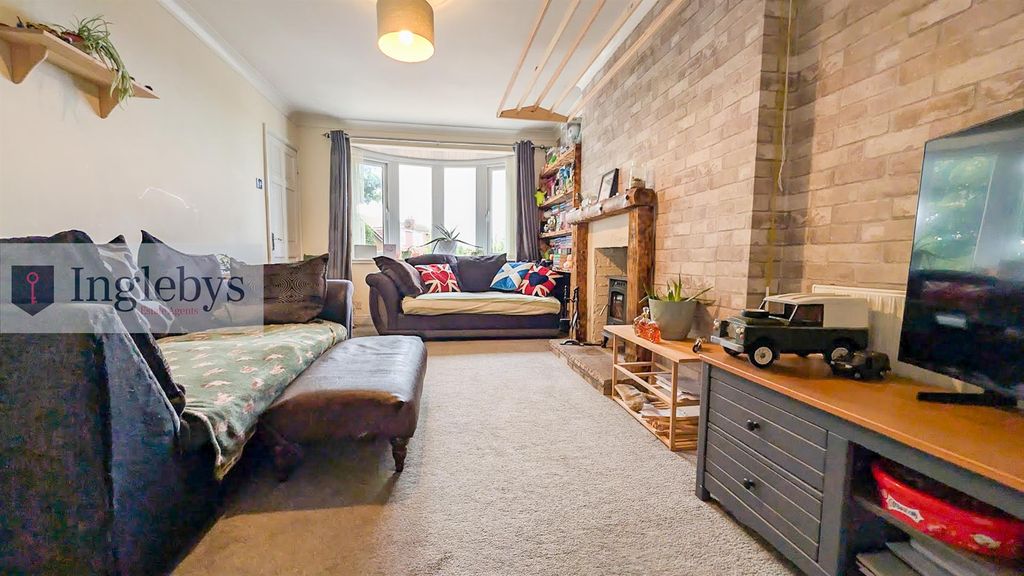 Property photo 3 of 34
