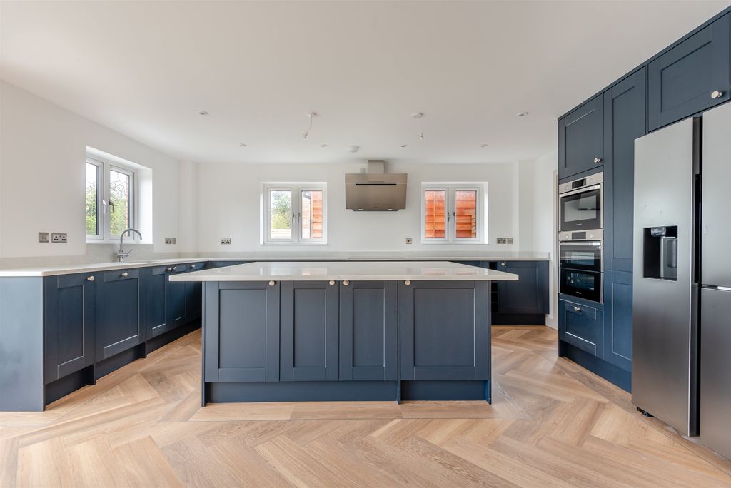 Property photo 2 of 27