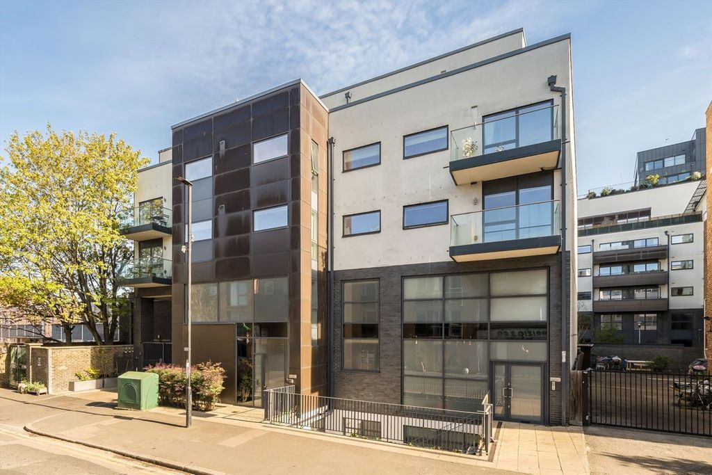 Property photo 1 of 8